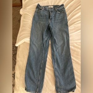 Abercrombie Curve Love Ultra High Rise 90s Straight Jean Size 29 Medium Wash